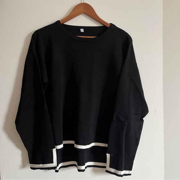 Sweaters - High-low long sleeve flowy black sweater with white trim